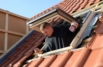 Pose de fenêtres de toit Velux à Aries-Espénan